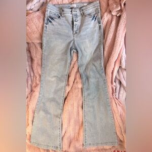 👖Sofia Jeans by Sofia Vergara Melissa Flare | Light Wash | Size 14 💫